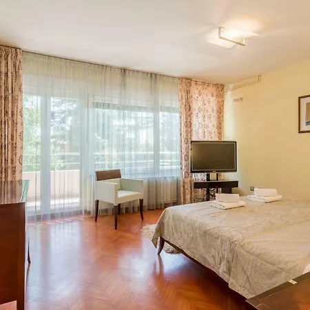 Luxury Vesna بيت للعطل *
