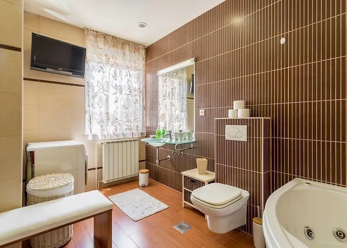 Luxury Vesna בית נופש *