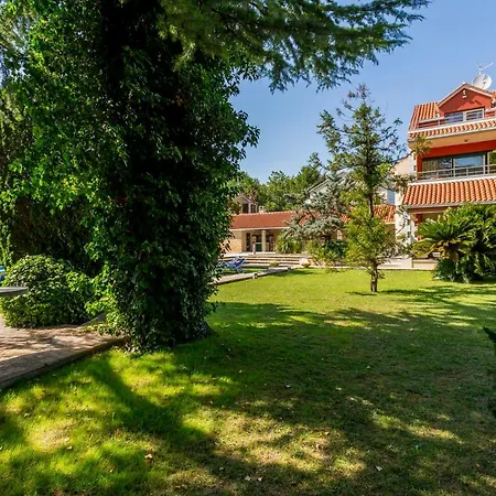 Holiday home Luxury Vesna *