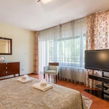 Luxury Vesna Vakantiehuis *